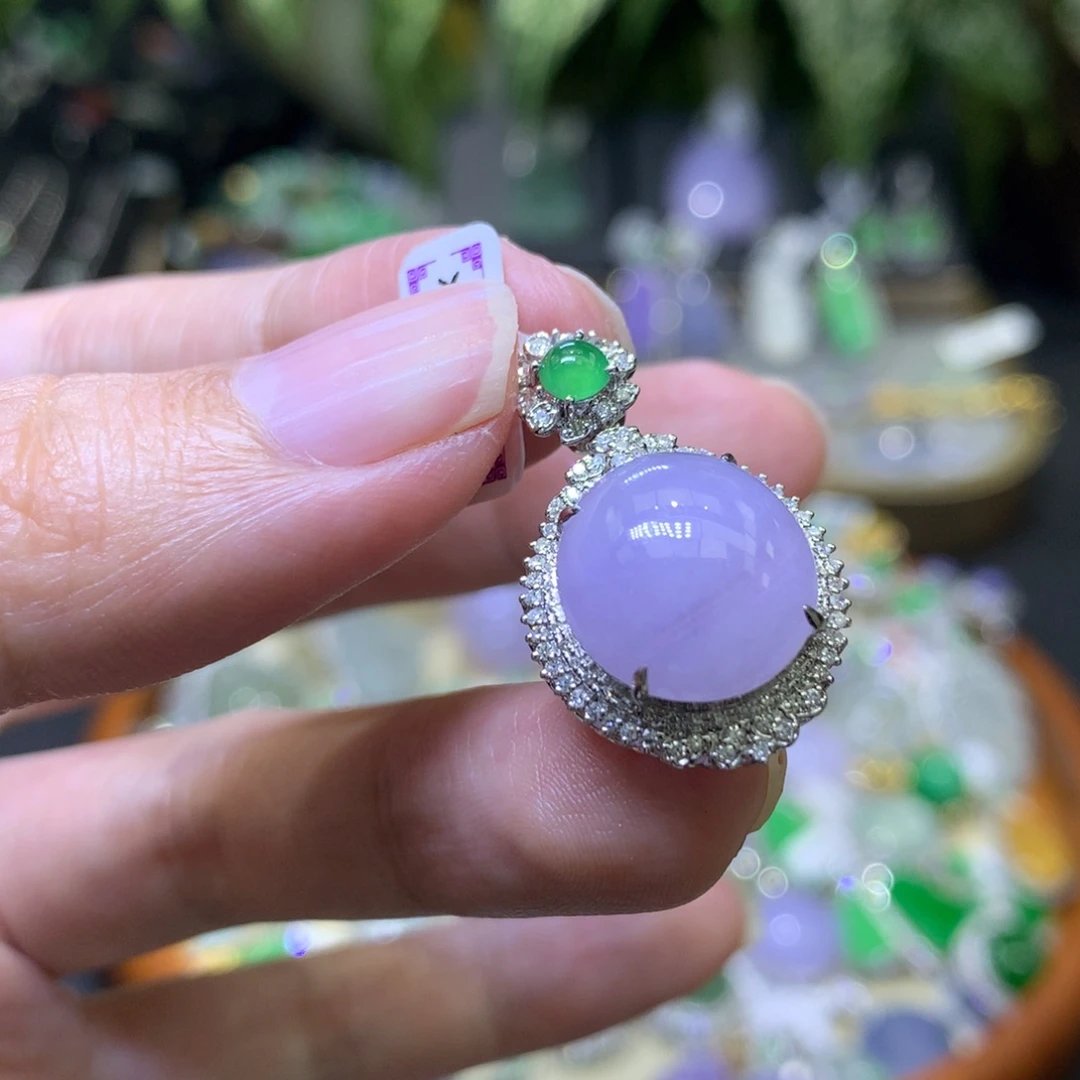 颈饰18K金镶嵌翡翠