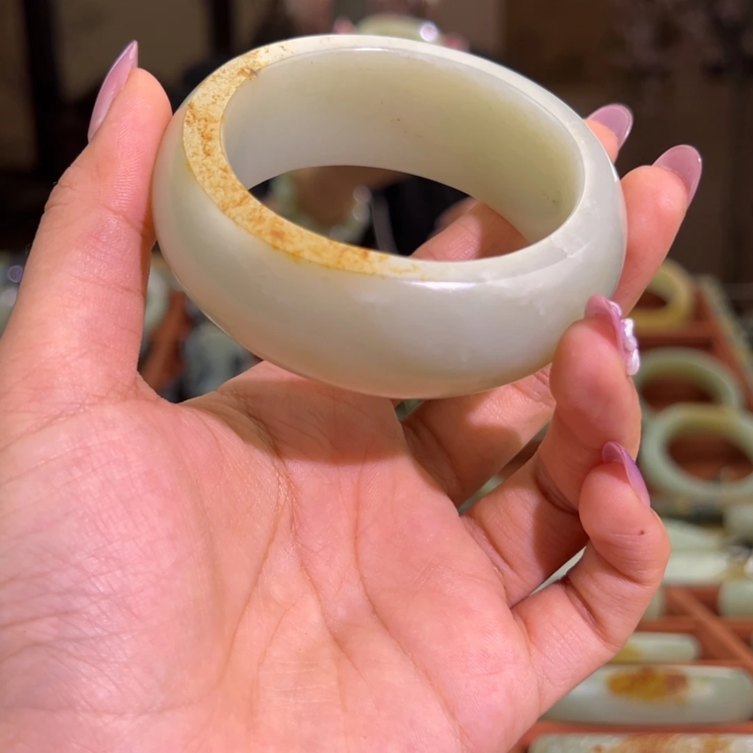 和田玉（青白玉）未镶嵌手镯