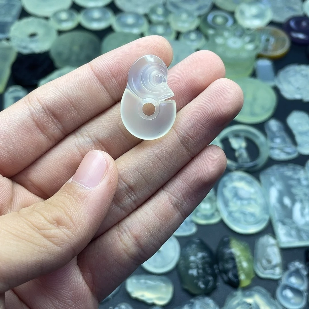 岫玉未镶嵌颈饰玉猪龙