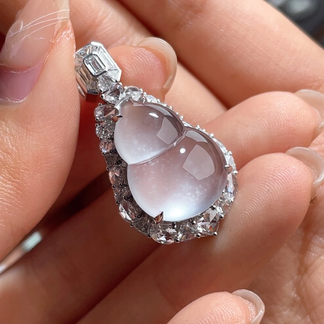 翡翠18K金镶嵌颈饰樱*丸葫芦