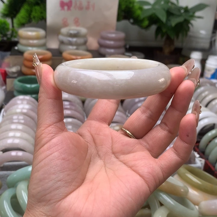 石英质玉未镶嵌手镯