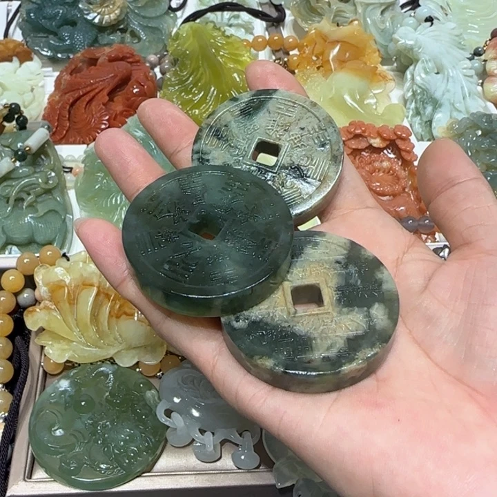 蛇纹石玉吊坠未镶嵌七**妖