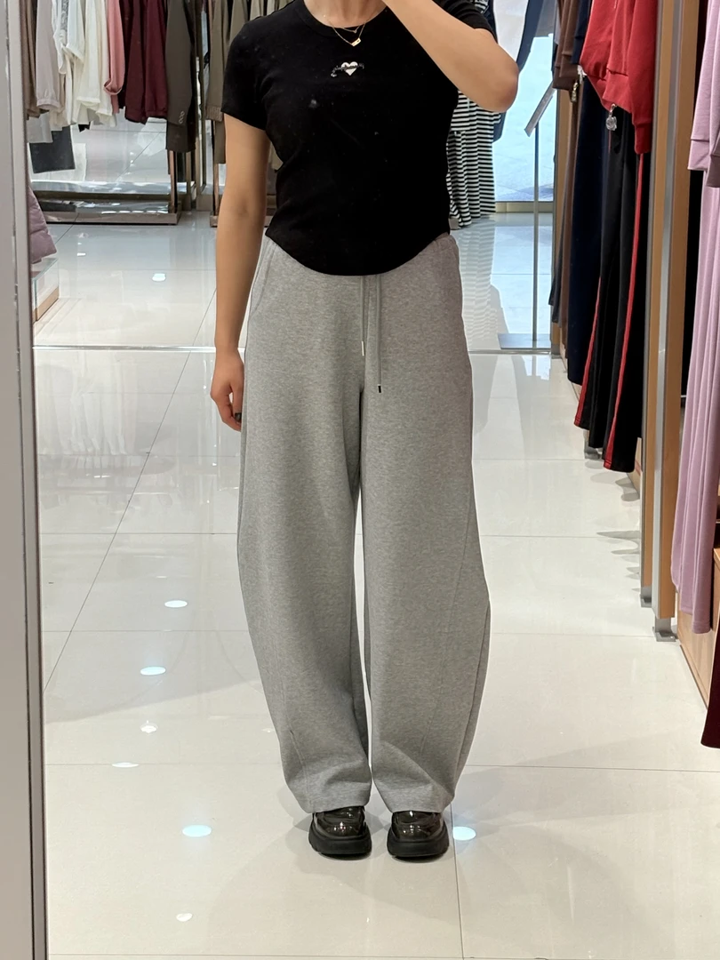 弯刀裤运动修饰腿型潮流时尚