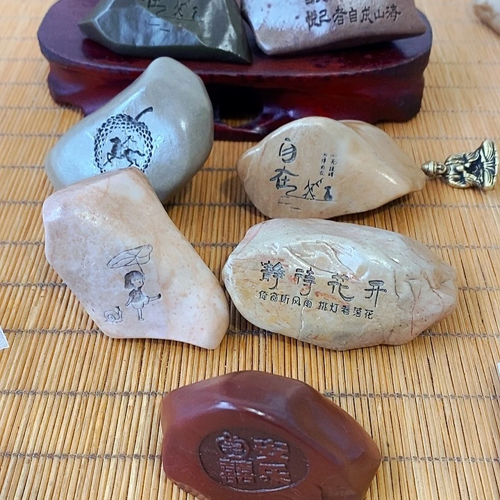 陈****原石雕刻工艺品手把摆件