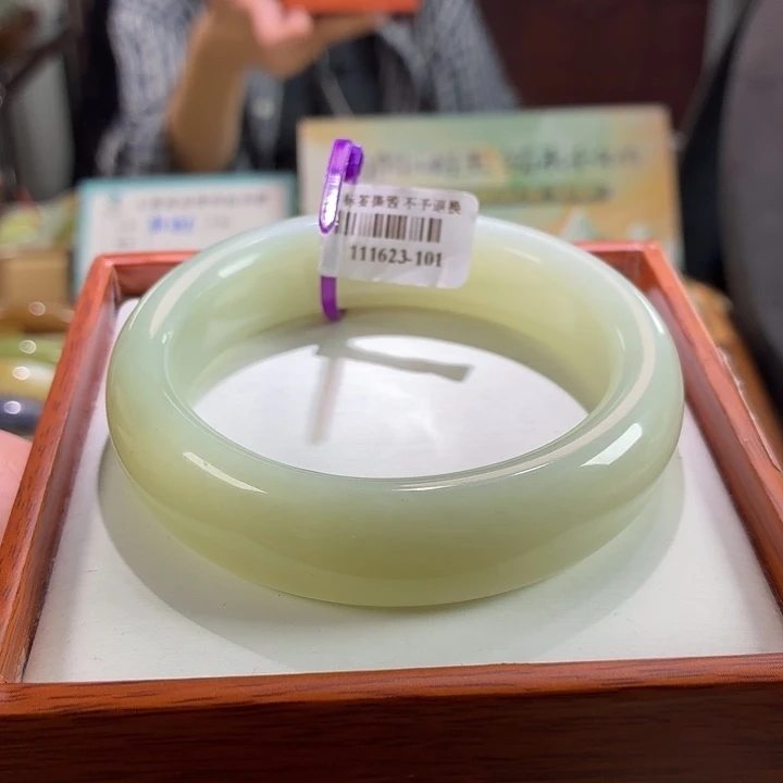 未镶嵌手镯和田玉38。 60
