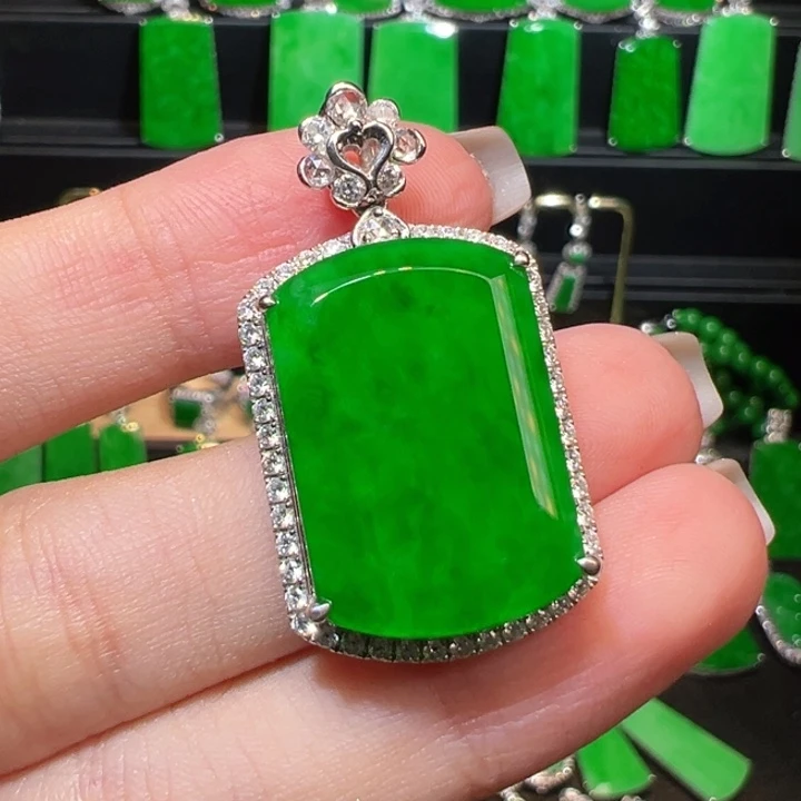 翡翠吊坠(不含链)18K金镶嵌晶**姐