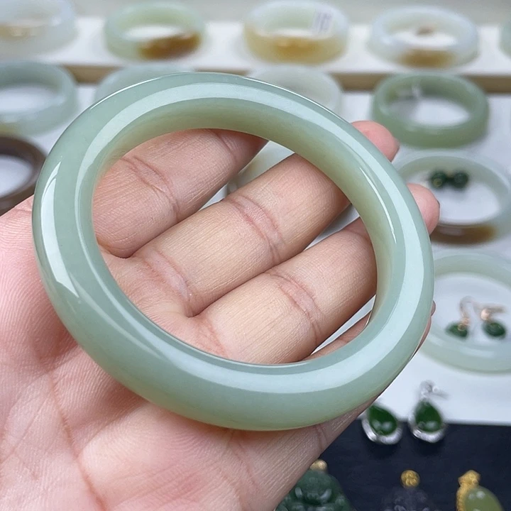 和田玉未镶嵌手镯