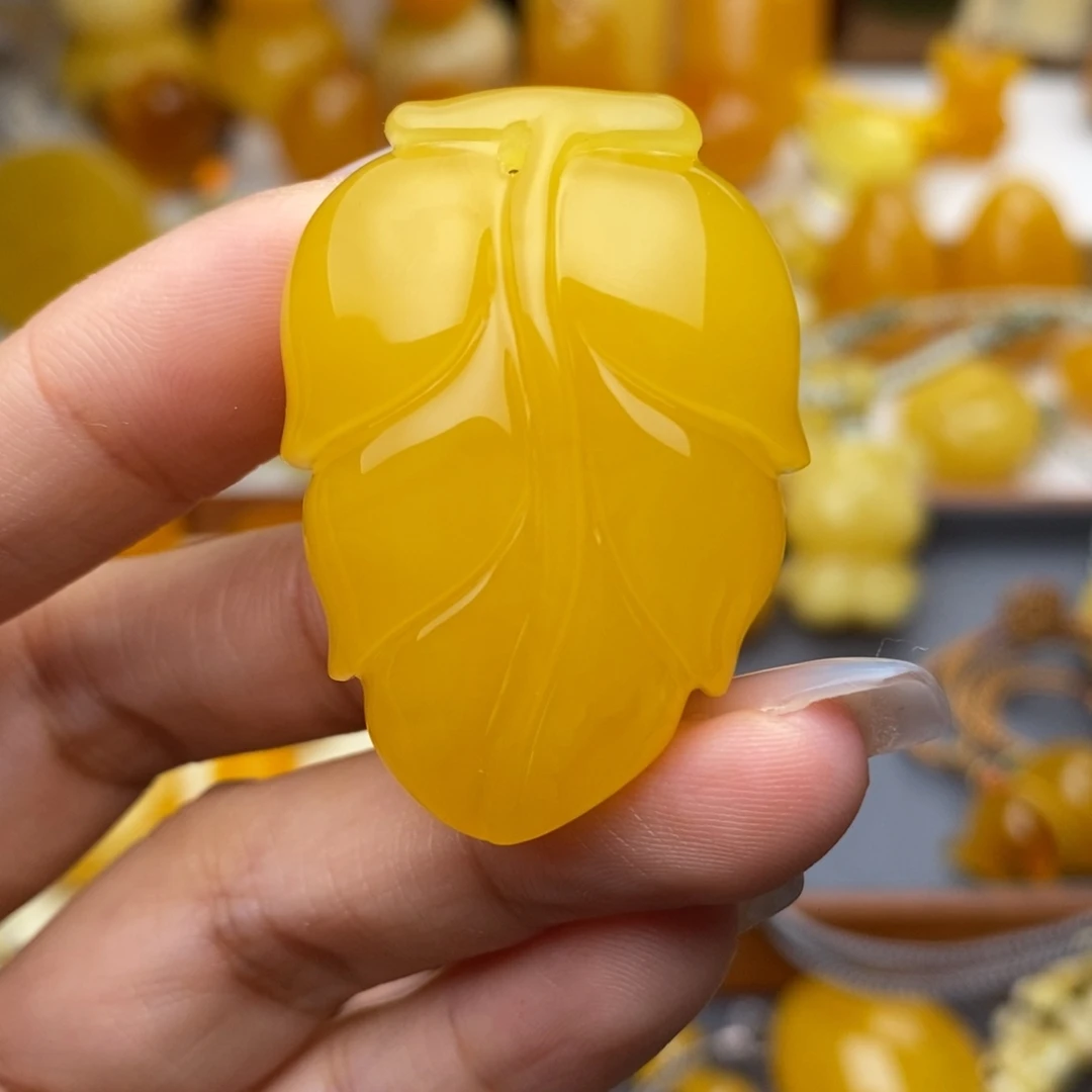 蜜蜡未镶嵌颈饰叶子