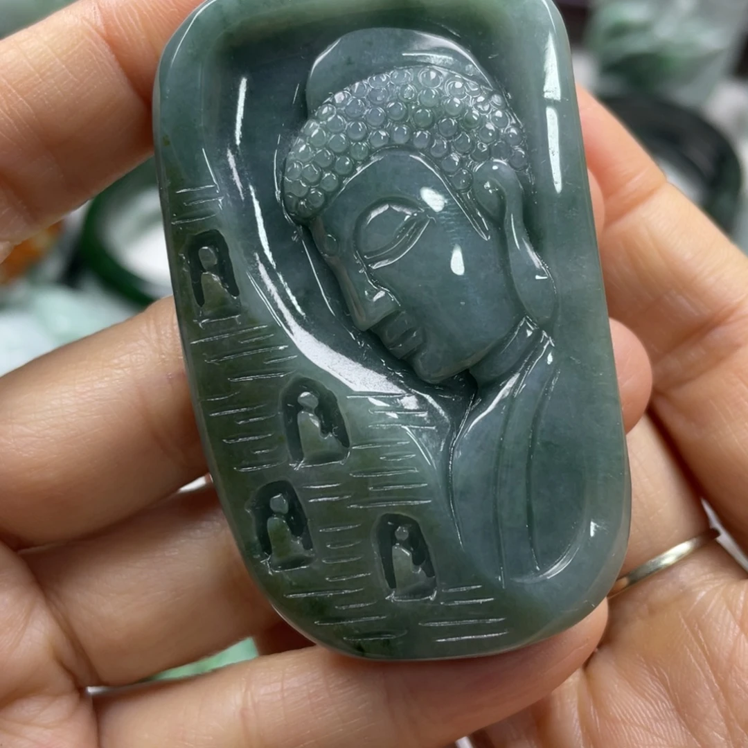 翡翠未镶嵌颈饰牌子