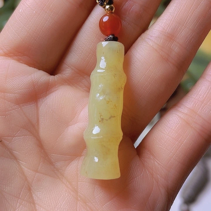 未镶嵌岫岩河磨玉（透闪石质玉）挂件