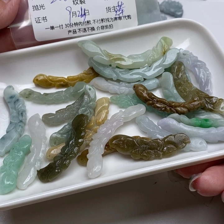 叫****翡翠未镶嵌颈饰天然翡翠