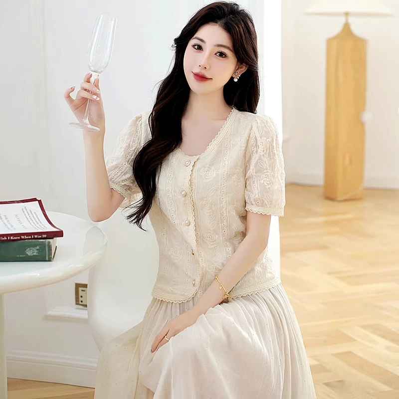 La babite方领刺绣蕾丝衬衫女夏季2025年新款洋气法式泡泡袖上衣