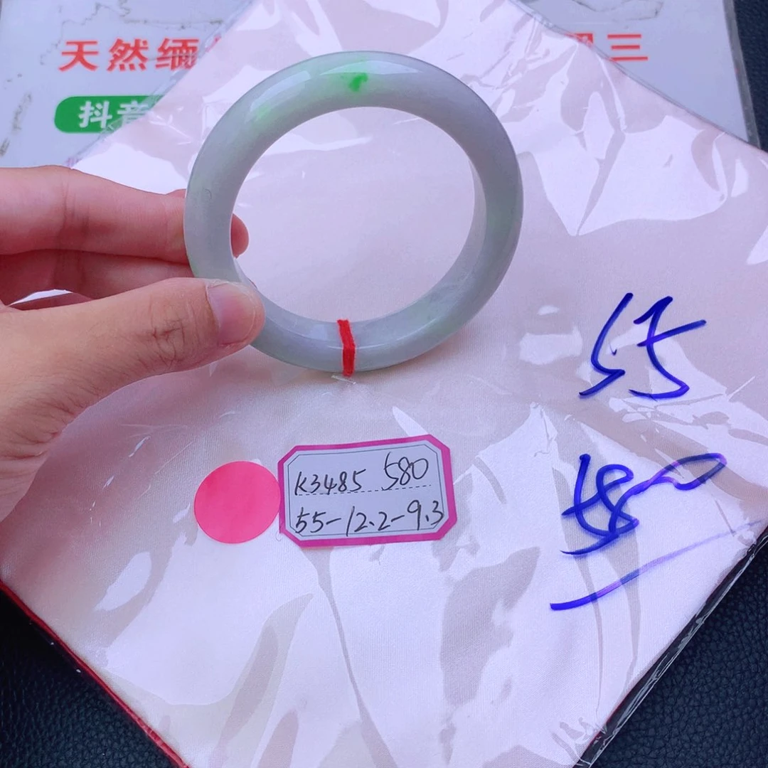 翡翠手镯未镶嵌我