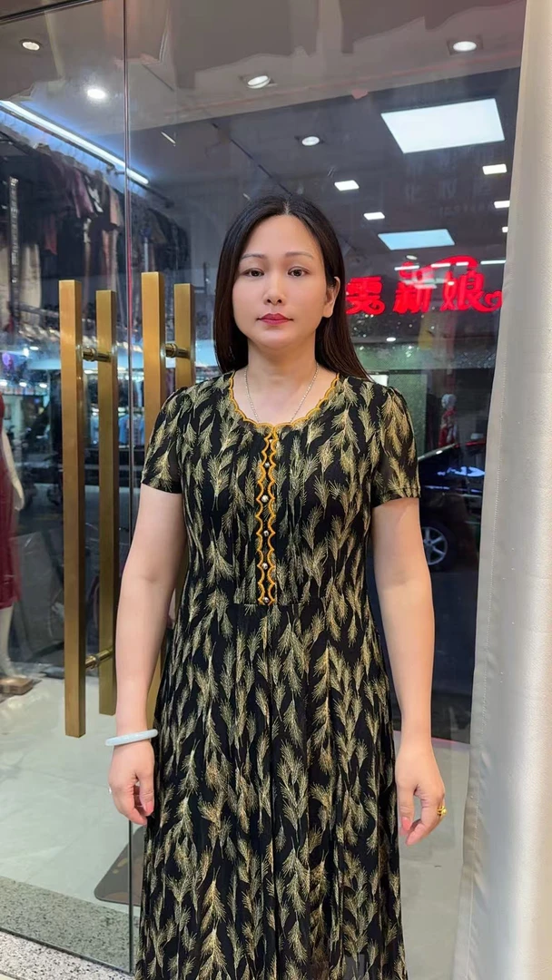 夏季时尚碎花圆领短袖过膝显瘦妈妈装连衣裙