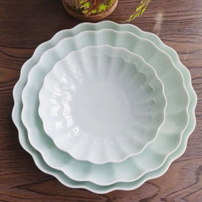 景德镇五花马9寸菊花碟23cm（影青）