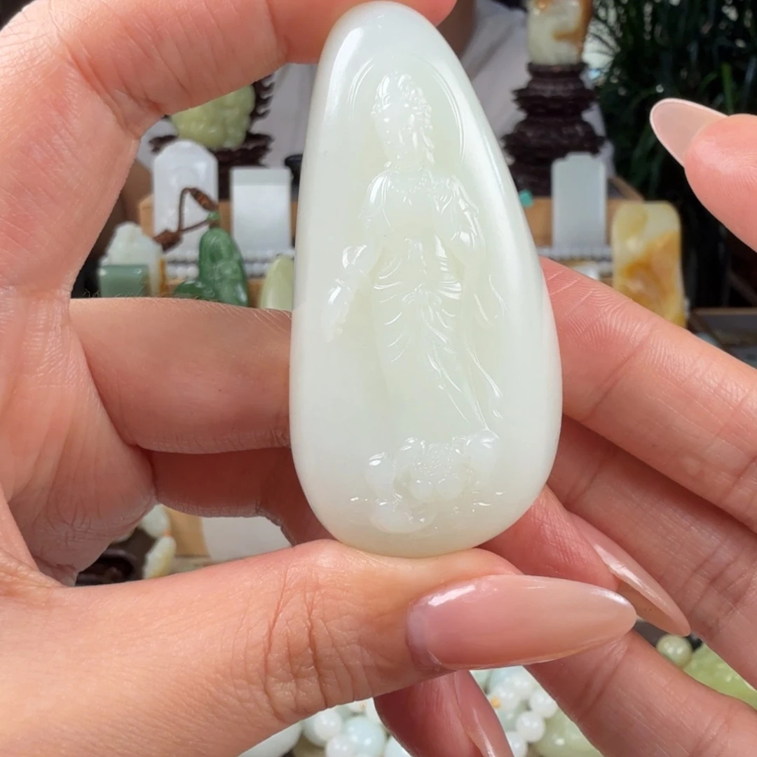 王***g和田玉未镶嵌颈饰