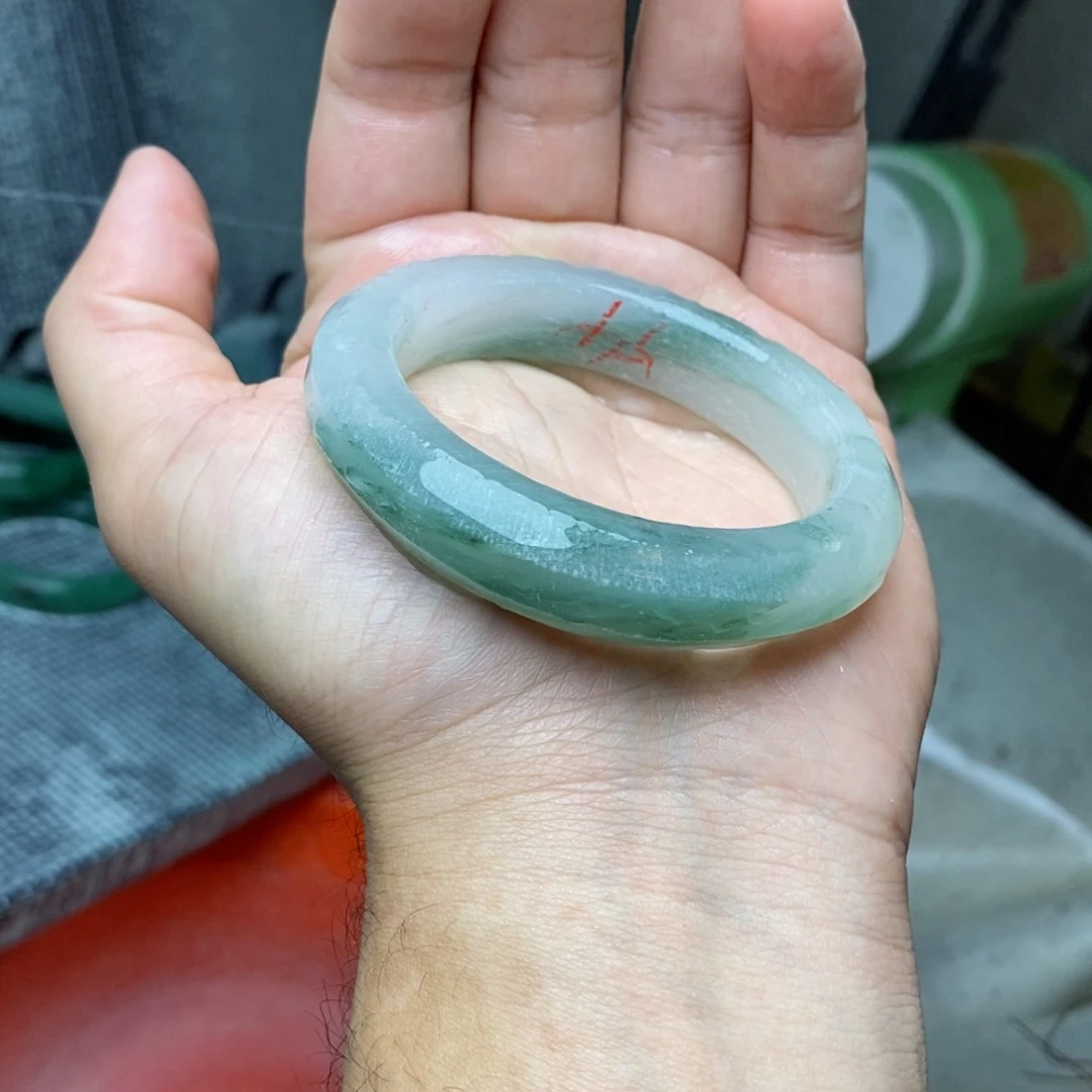 L***g石英质玉手镯未镶嵌定制