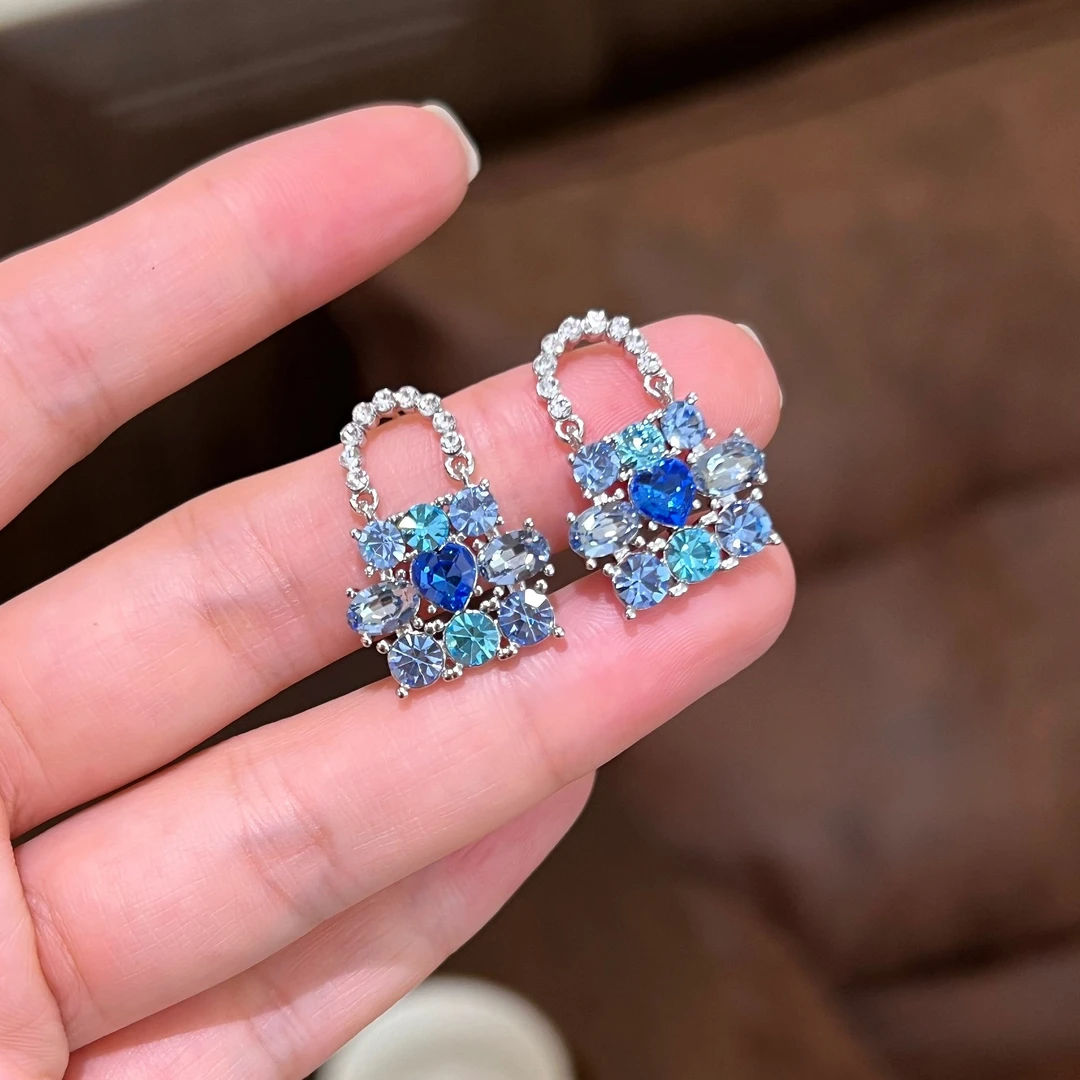 MINGFANXI/名梵希 铜合金合成锆石耳饰 轻奢满镶海蓝闪锆包包耳钉