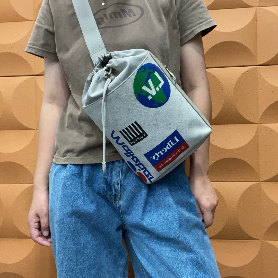 95新 LouisVuitton/路易威登 【胖】 44 0934 白灰色水桶斜挎包