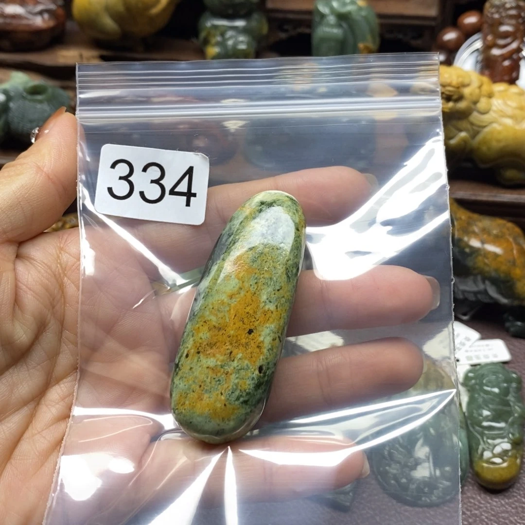 未镶嵌岫岩河磨玉（透闪石质玉）把件
