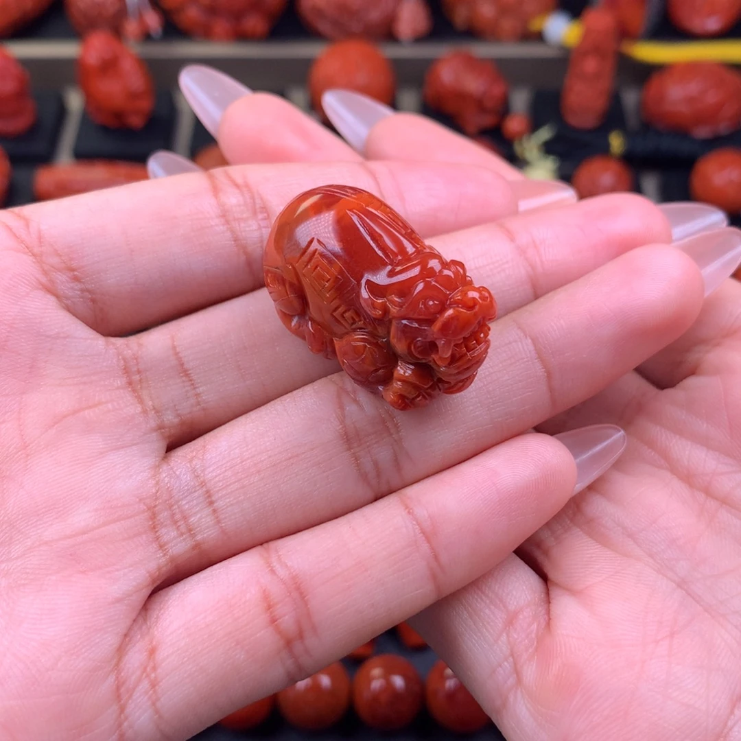 南红玛瑙未镶嵌貔貅吊坠