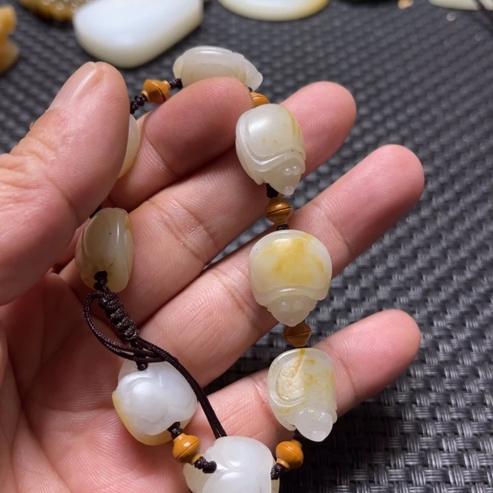 摆***室未镶嵌手串和田玉