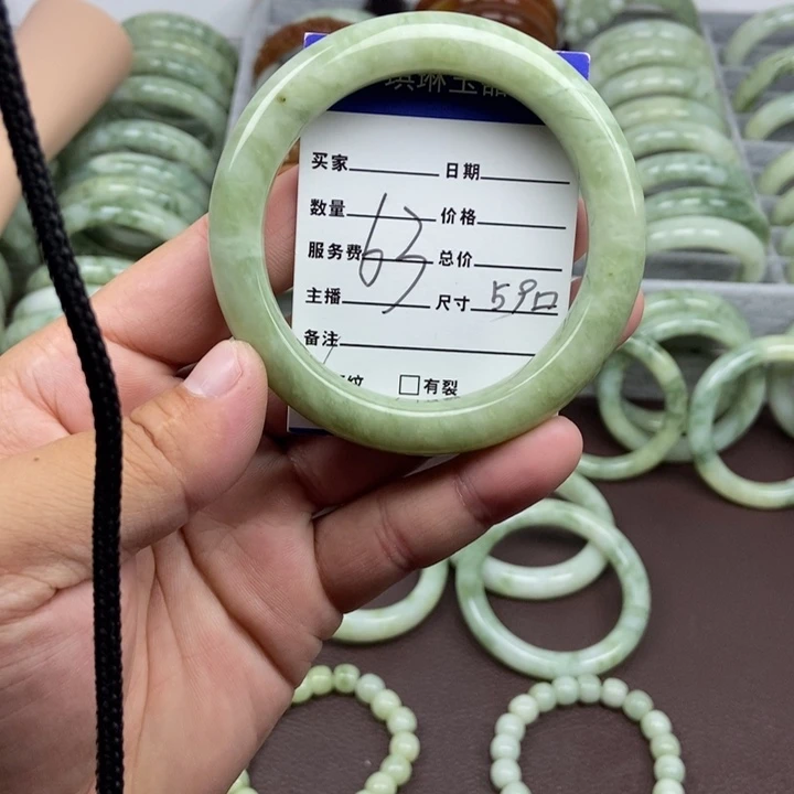 蛇纹石玉手镯未镶嵌