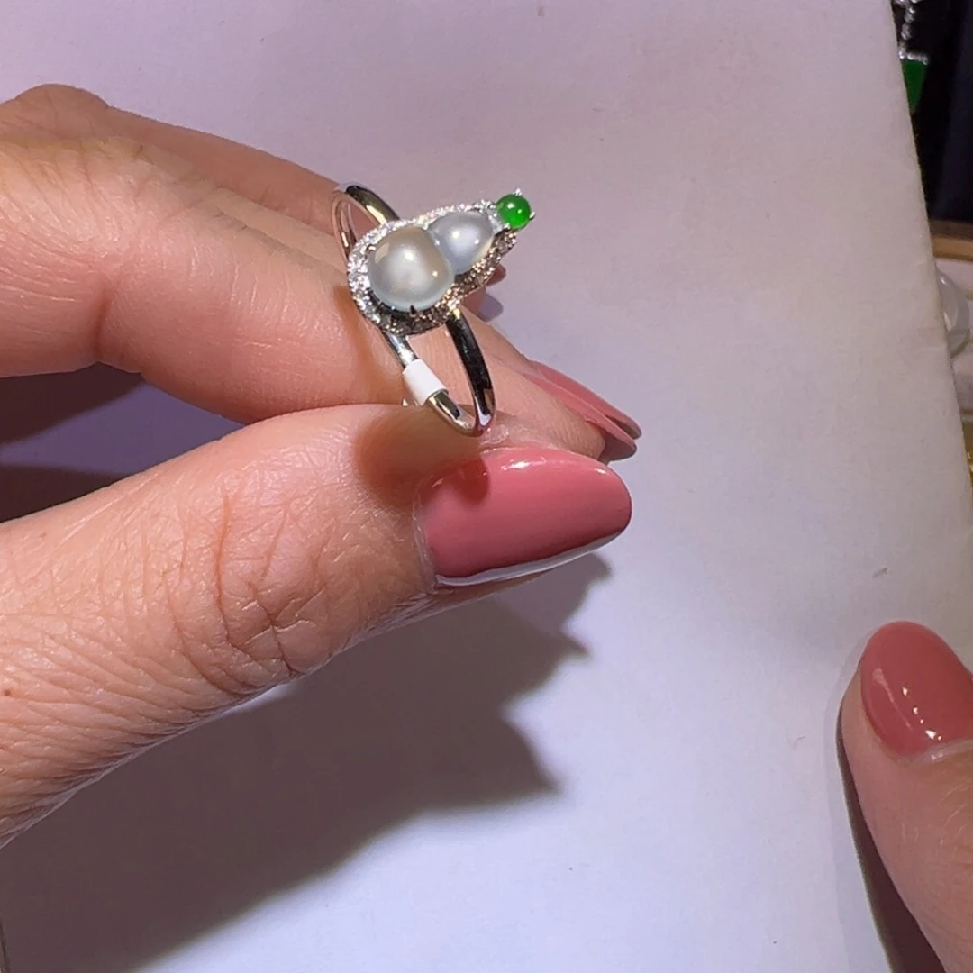 翡翠颈饰18K金镶嵌戒指