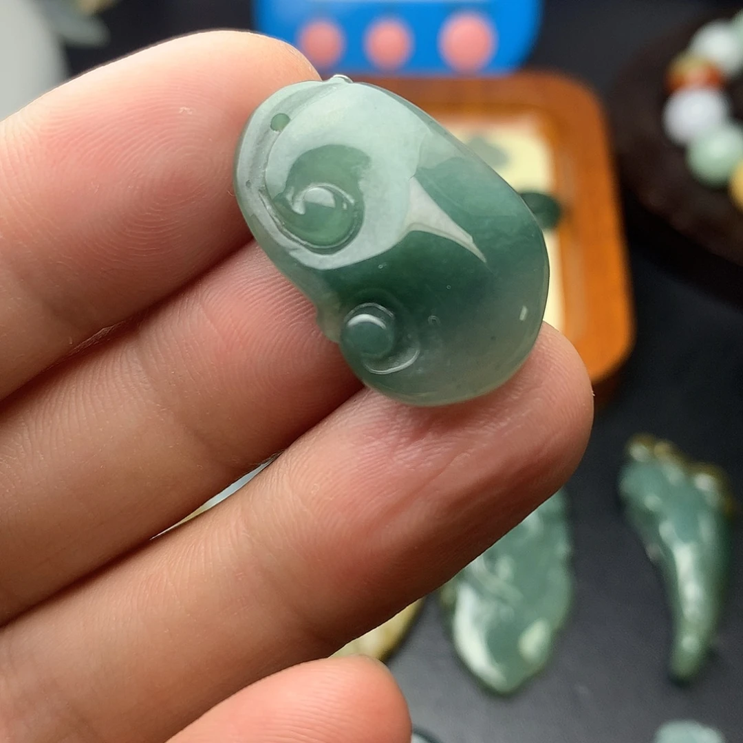 翡翠未镶嵌颈饰翡翠首饰和翡翠珠宝
