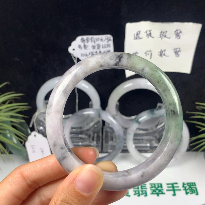 翡翠未镶嵌手镯64号。 58.8圈