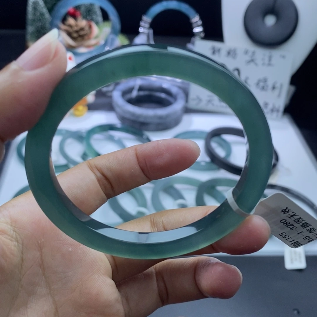 翡翠未镶嵌手镯湖水绿55