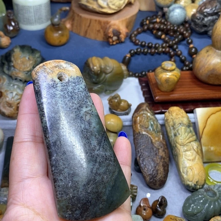 岫岩河磨玉（透闪石质玉）斧子未镶嵌