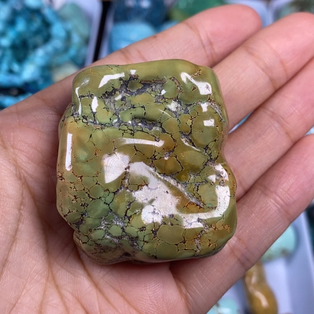 就***章绿松石未镶嵌颈饰