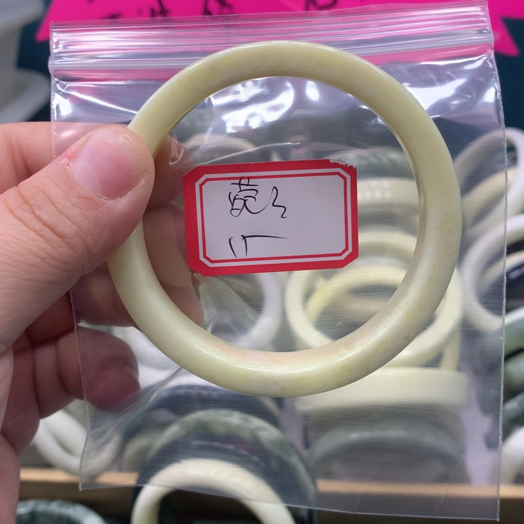 透闪石-蛇纹石玉手镯未镶嵌菀*