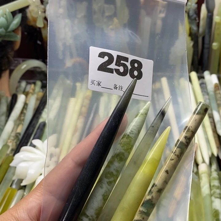 H***王合金蛇纹石玉颈饰