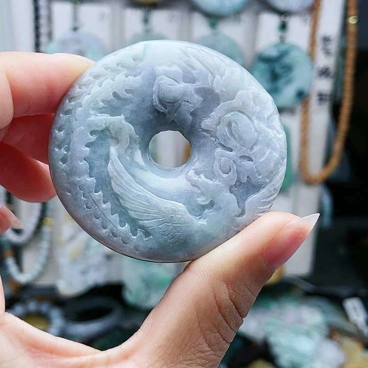 颈饰足铂镶嵌翡翠翡翠