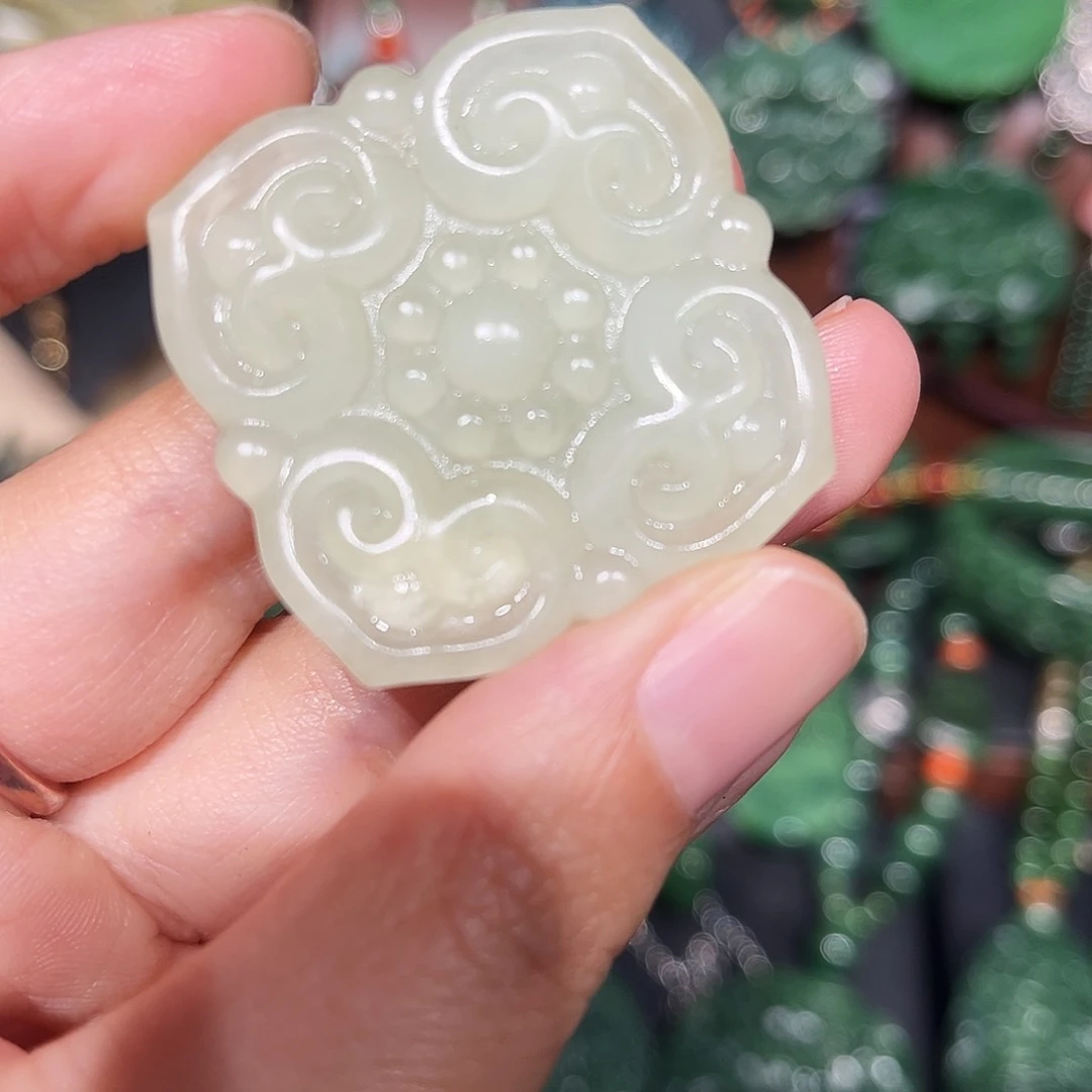 颈饰未镶嵌和田玉（糖玉）