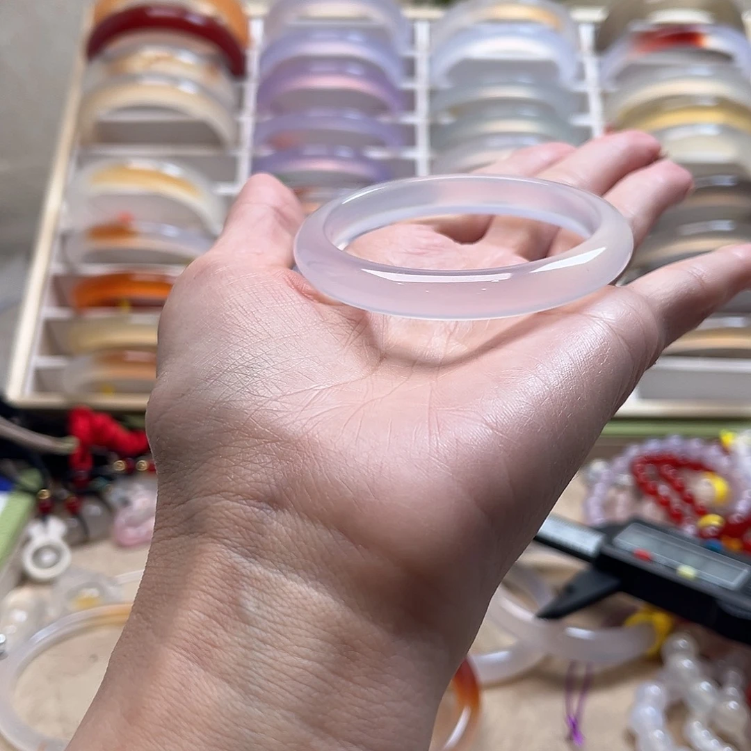 每***乐玛瑙/玉髓未镶嵌手镯