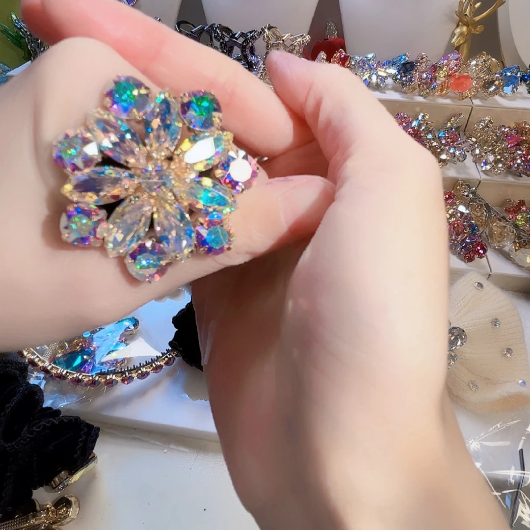 大理石铁合金胸针