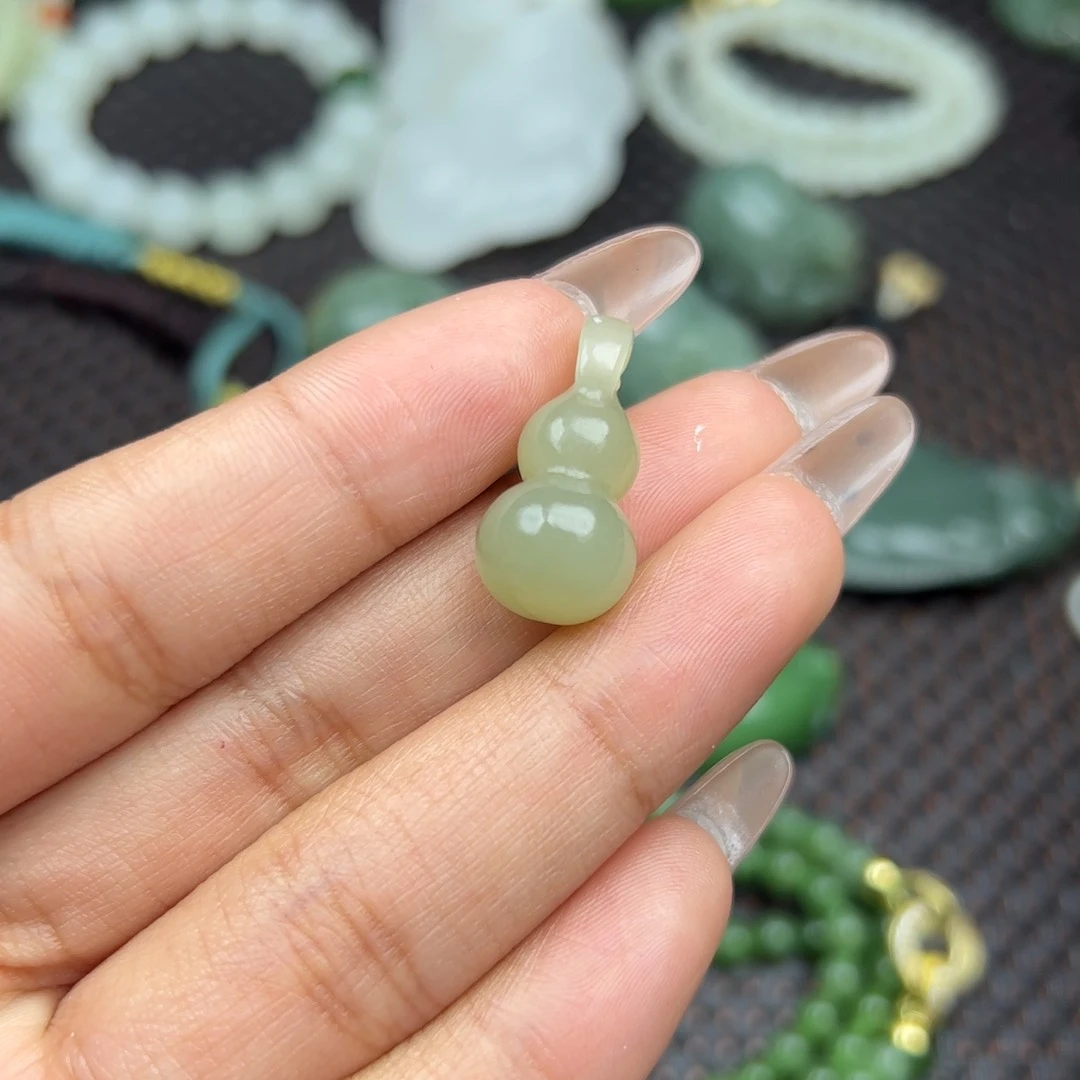 和田玉吊坠未镶嵌