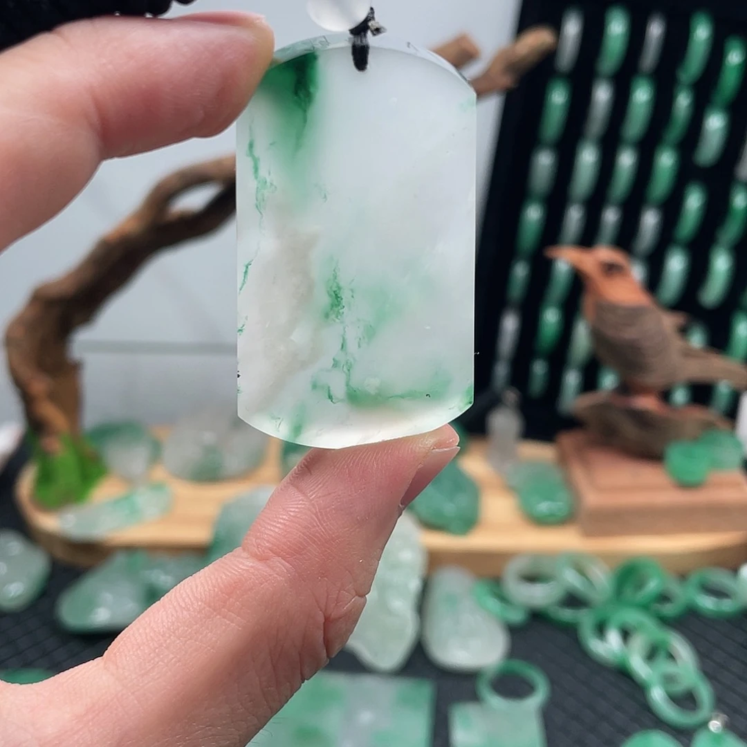 石英质玉吊坠未镶嵌