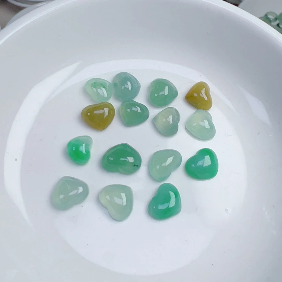 翡翠散珠爱心一个
