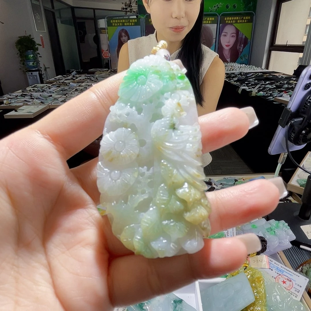 颈饰未镶嵌翡翠一个