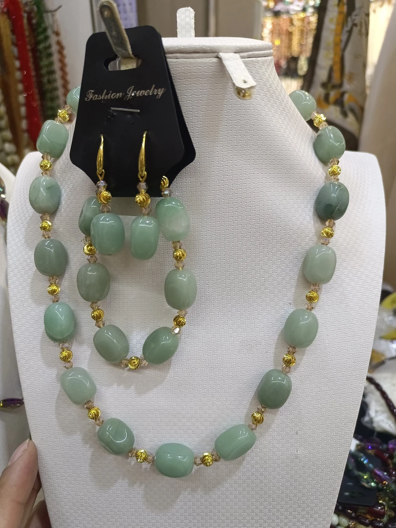 不锈钢项链 非常美丽的珊瑚。