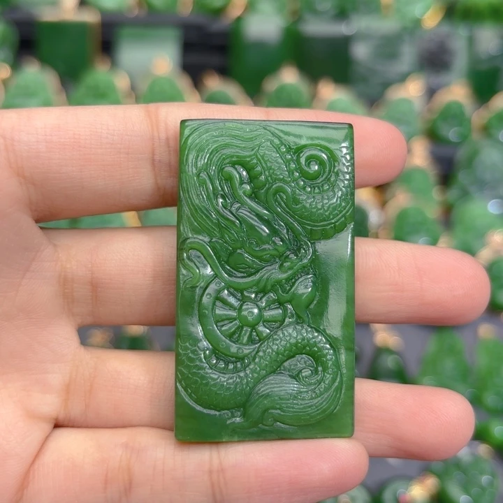 颈饰未镶嵌和田玉（碧玉）