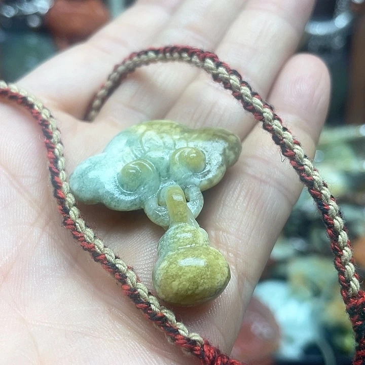 未镶嵌蛇纹石玉颈饰