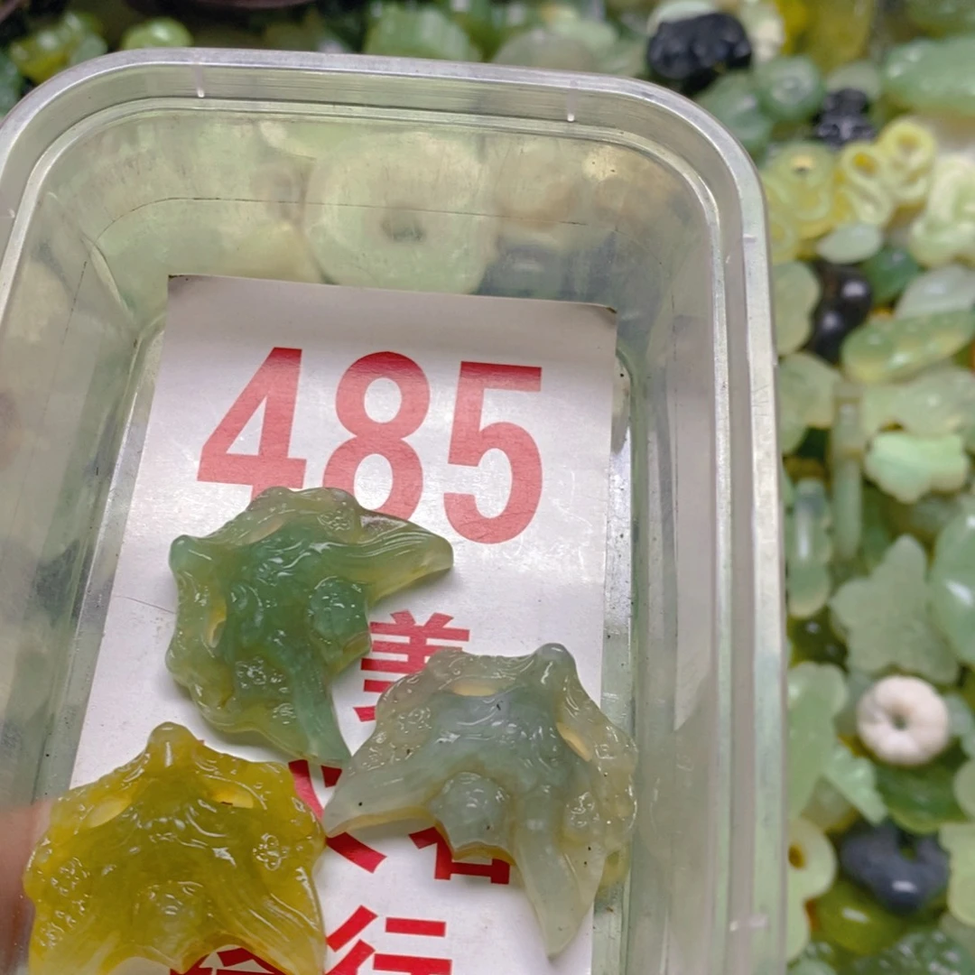 蛇纹石玉挂坠足银镀金镶嵌