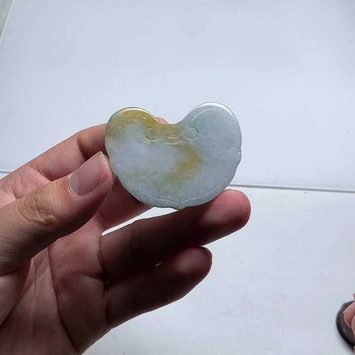 翡翠未镶嵌颈饰如意3