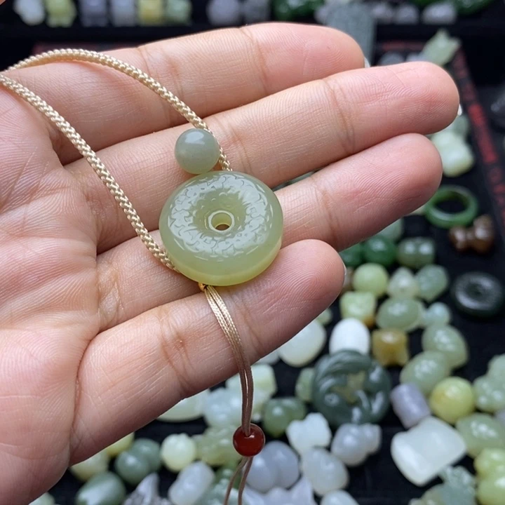 格***开颈饰未镶嵌和田玉