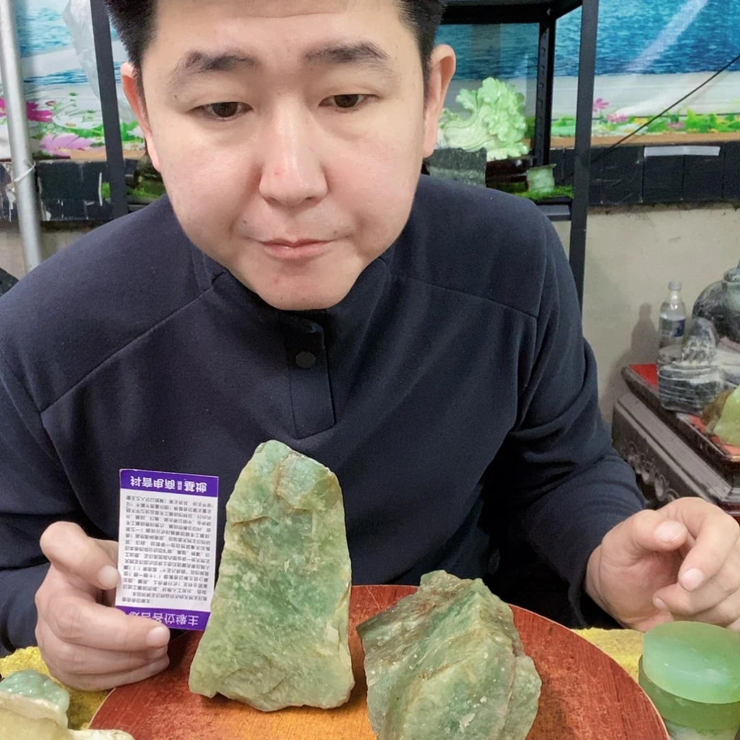 蛇纹石玉未镶嵌珠宝奇石